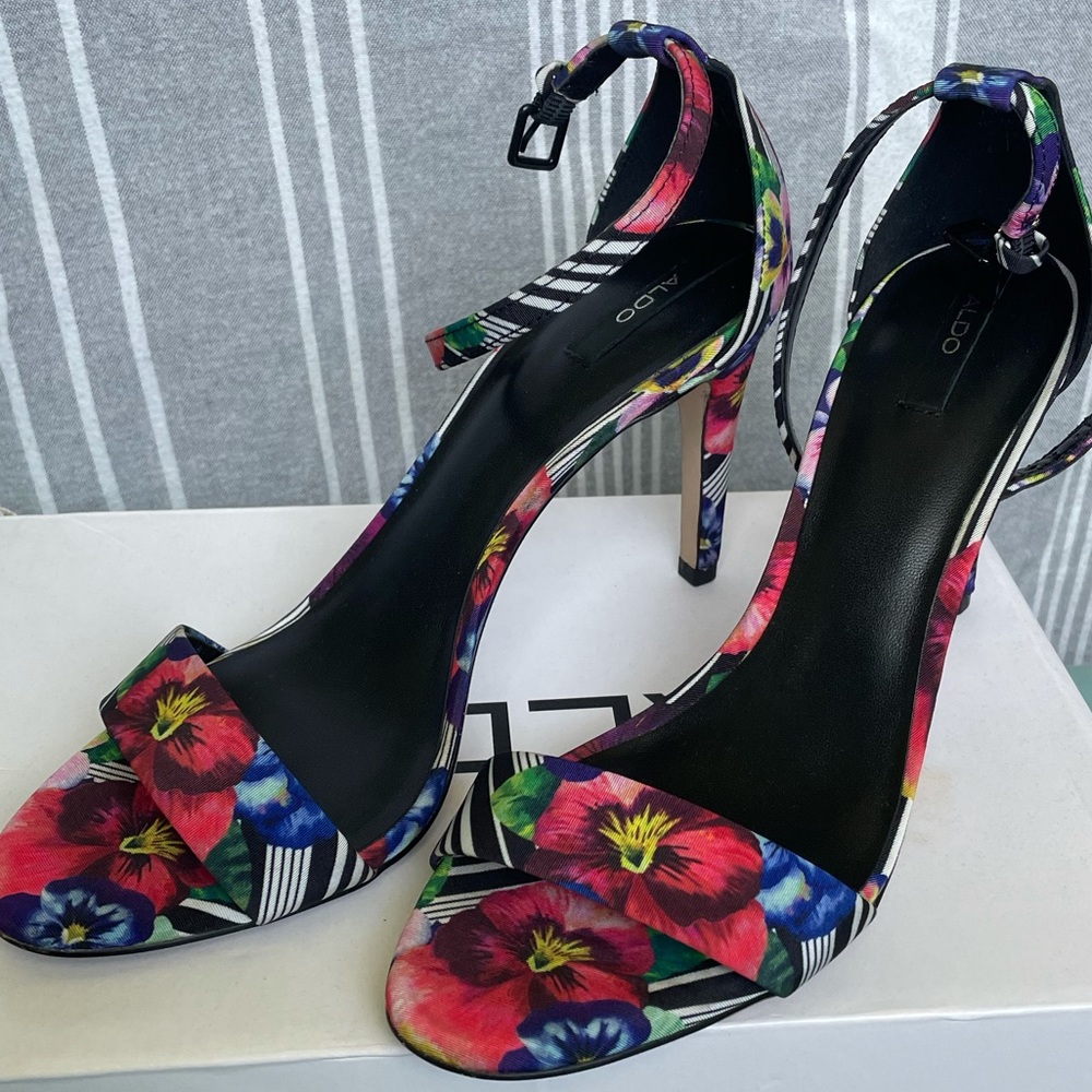 Aldo cardross floral heeled sandal size 8